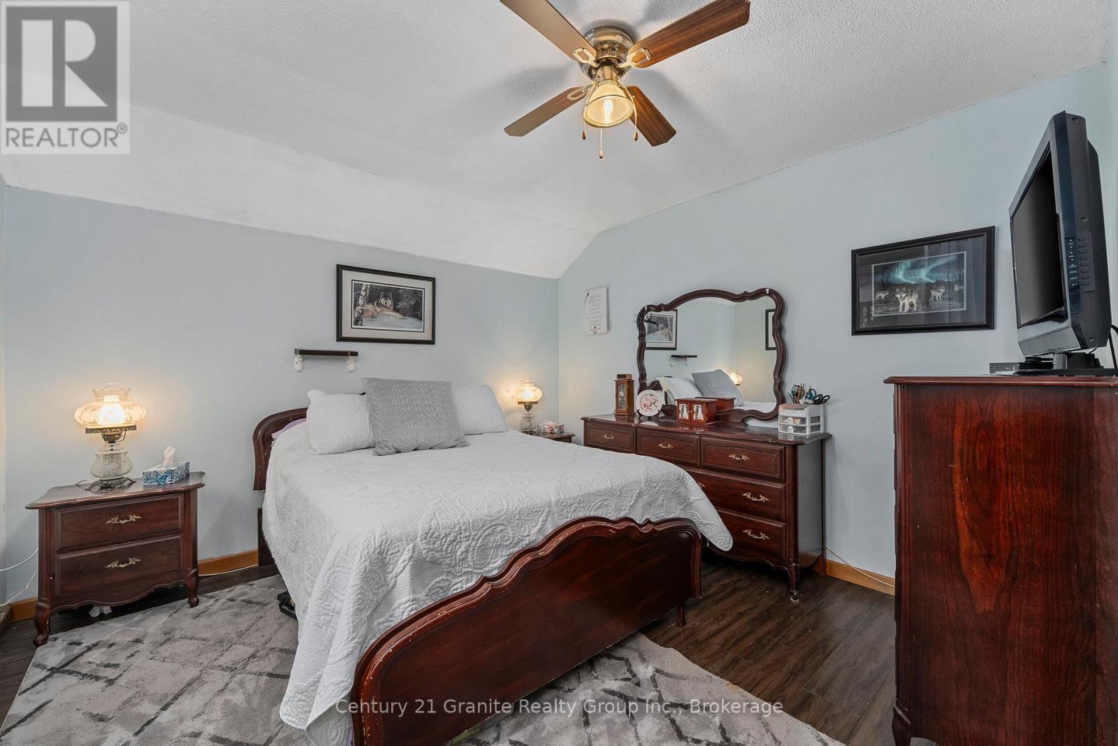 27 Sunnyside Street, Dysart Et Al (Dysart), ON - Indoor Photo Showing Bedroom