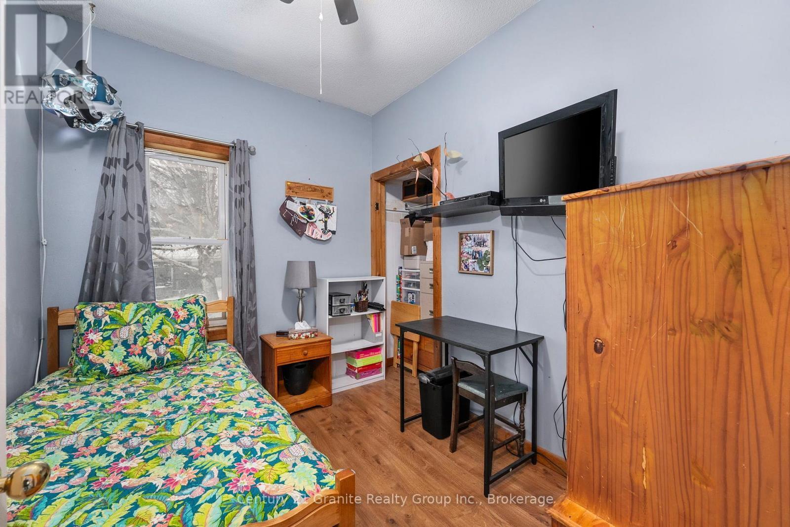 27 Sunnyside Street, Dysart Et Al (Dysart), ON - Indoor Photo Showing Bedroom