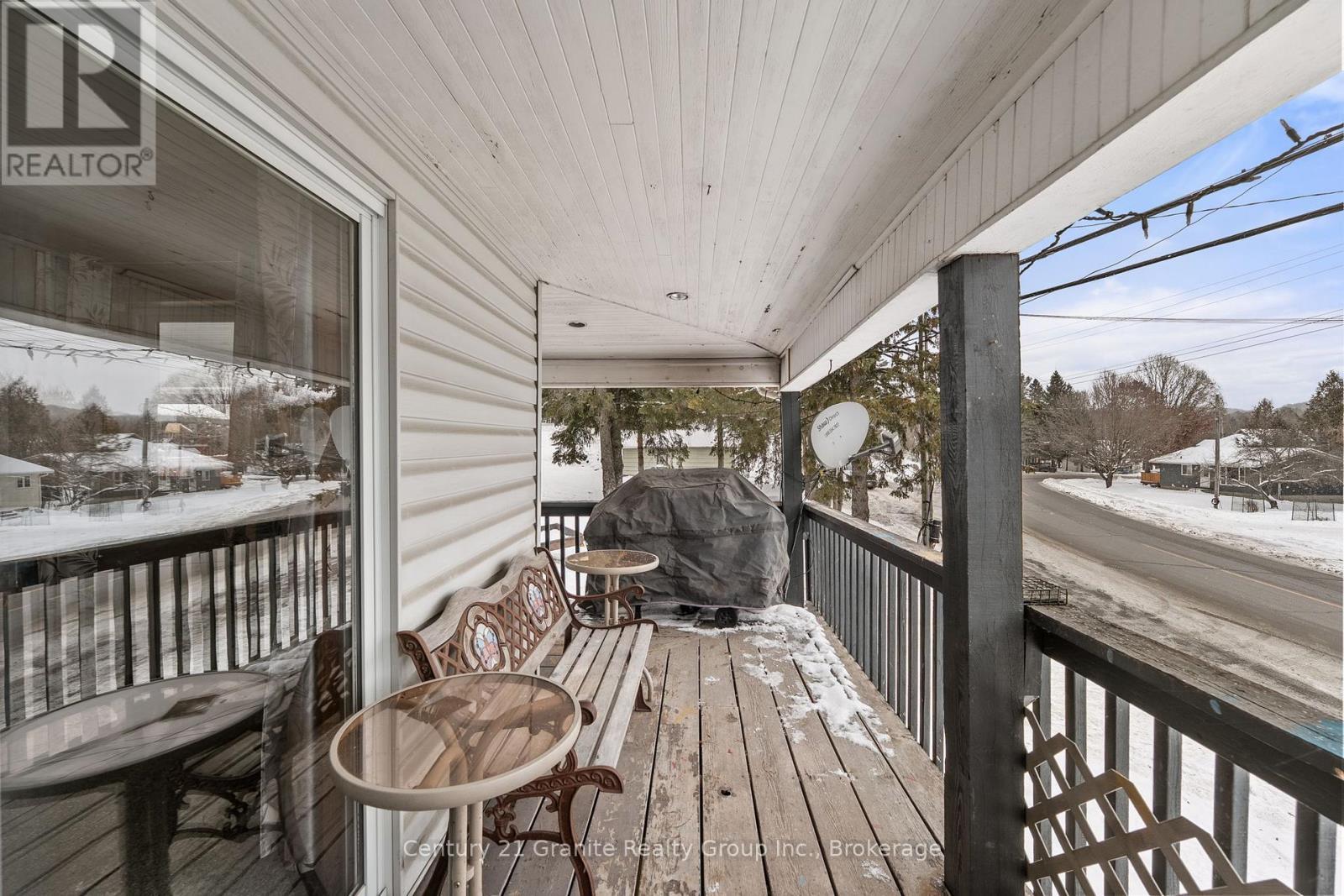 27 Sunnyside Street, Dysart Et Al (Dysart), ON - Outdoor With Exterior