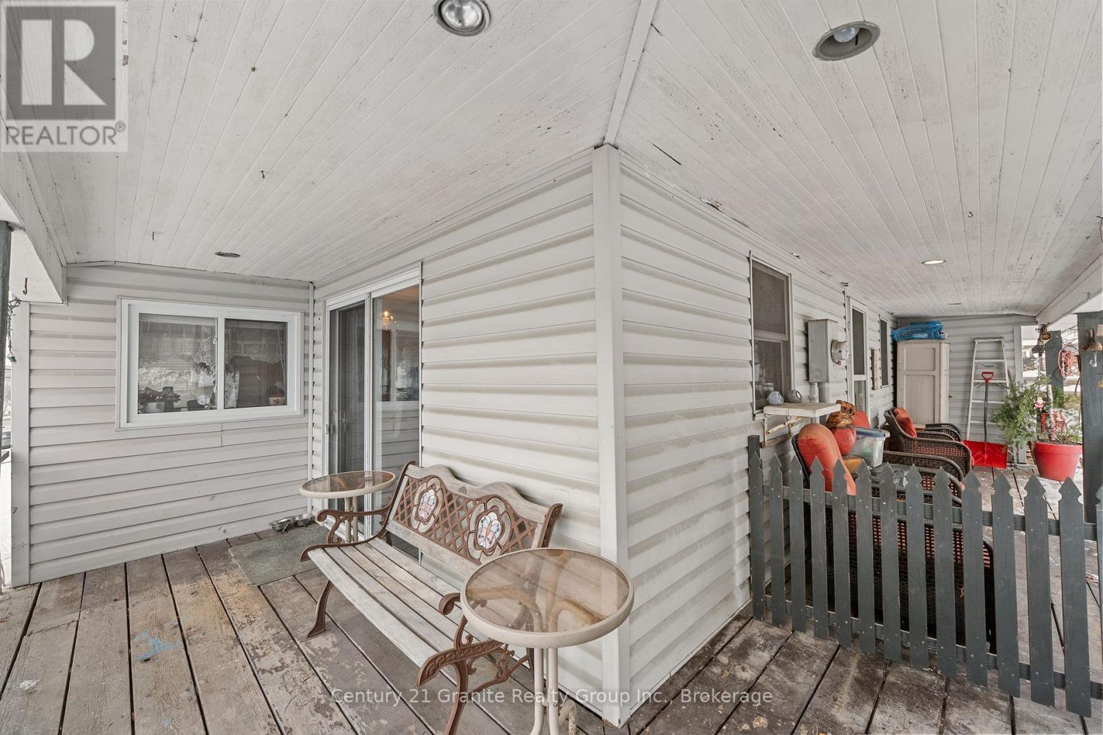 27 Sunnyside Street, Dysart Et Al (Dysart), ON - Outdoor With Exterior