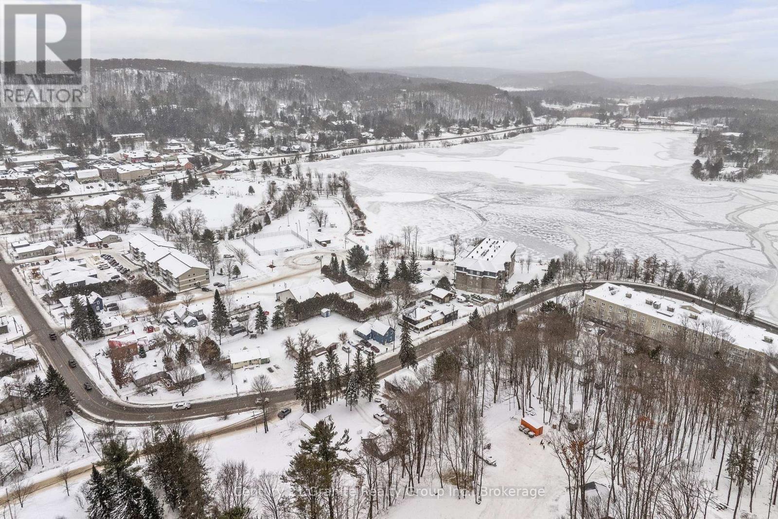 27 Sunnyside Street, Dysart Et Al (Dysart), ON - Outdoor With View