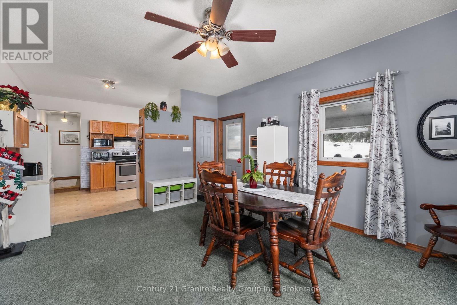 27 Sunnyside Street, Dysart Et Al (Dysart), ON - Indoor Photo Showing Dining Room