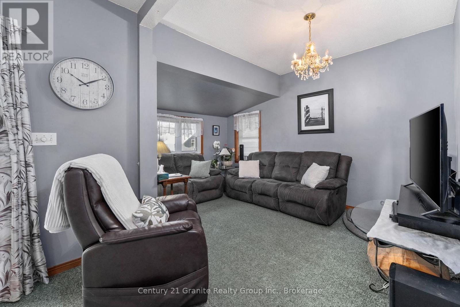 27 Sunnyside Street, Dysart Et Al (Dysart), ON - Indoor Photo Showing Living Room