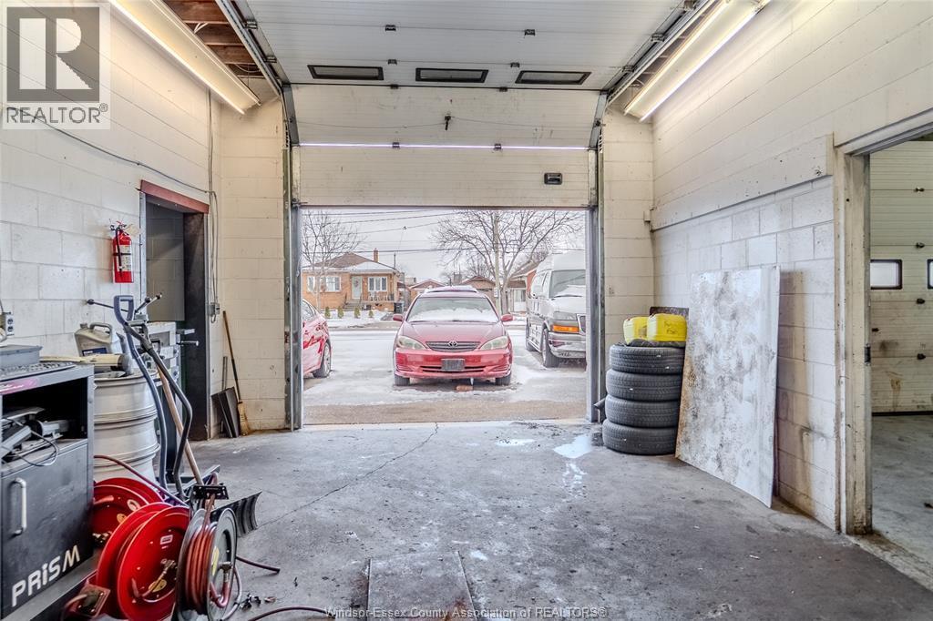 5906 Tecumseh East, Windsor, ON