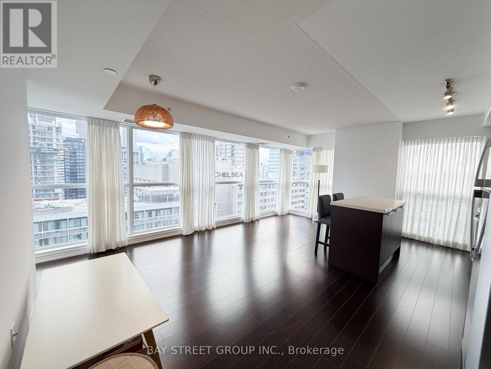 2310 - 386 Yonge Street, Toronto, ON - Indoor