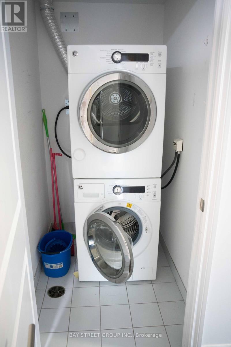 2310 - 386 Yonge Street, Toronto, ON - Indoor Photo Showing Laundry Room