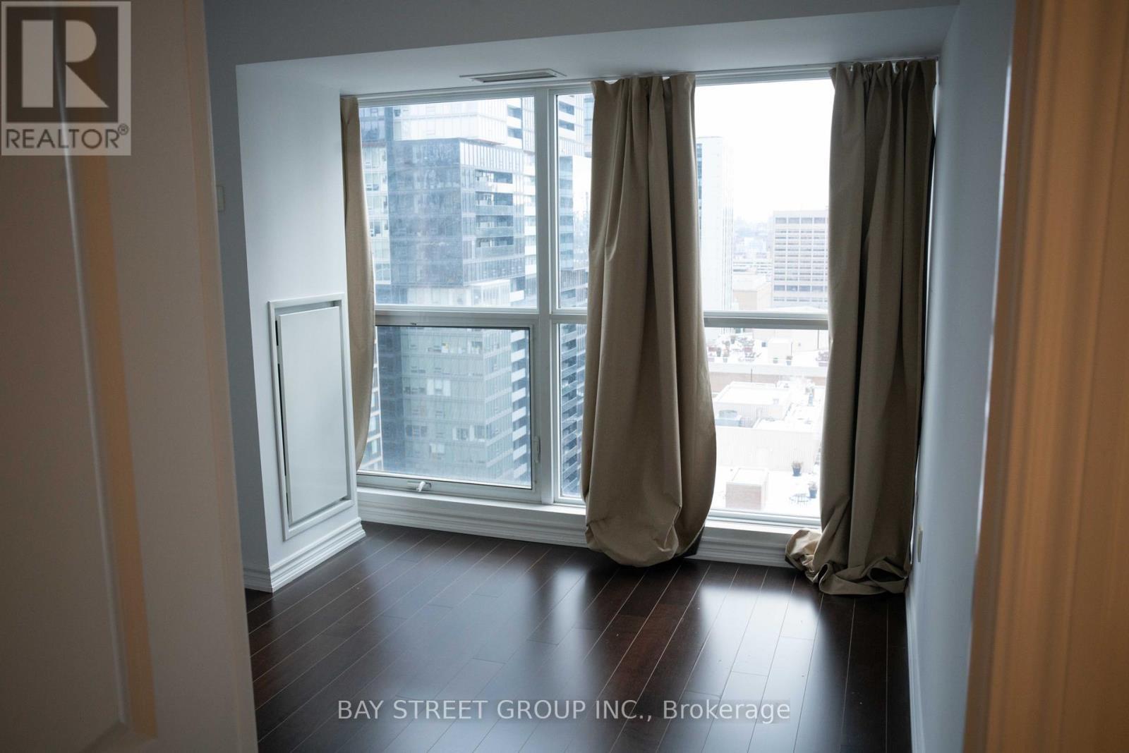 2310 - 386 Yonge Street, Toronto, ON - Indoor Photo Showing Other Room