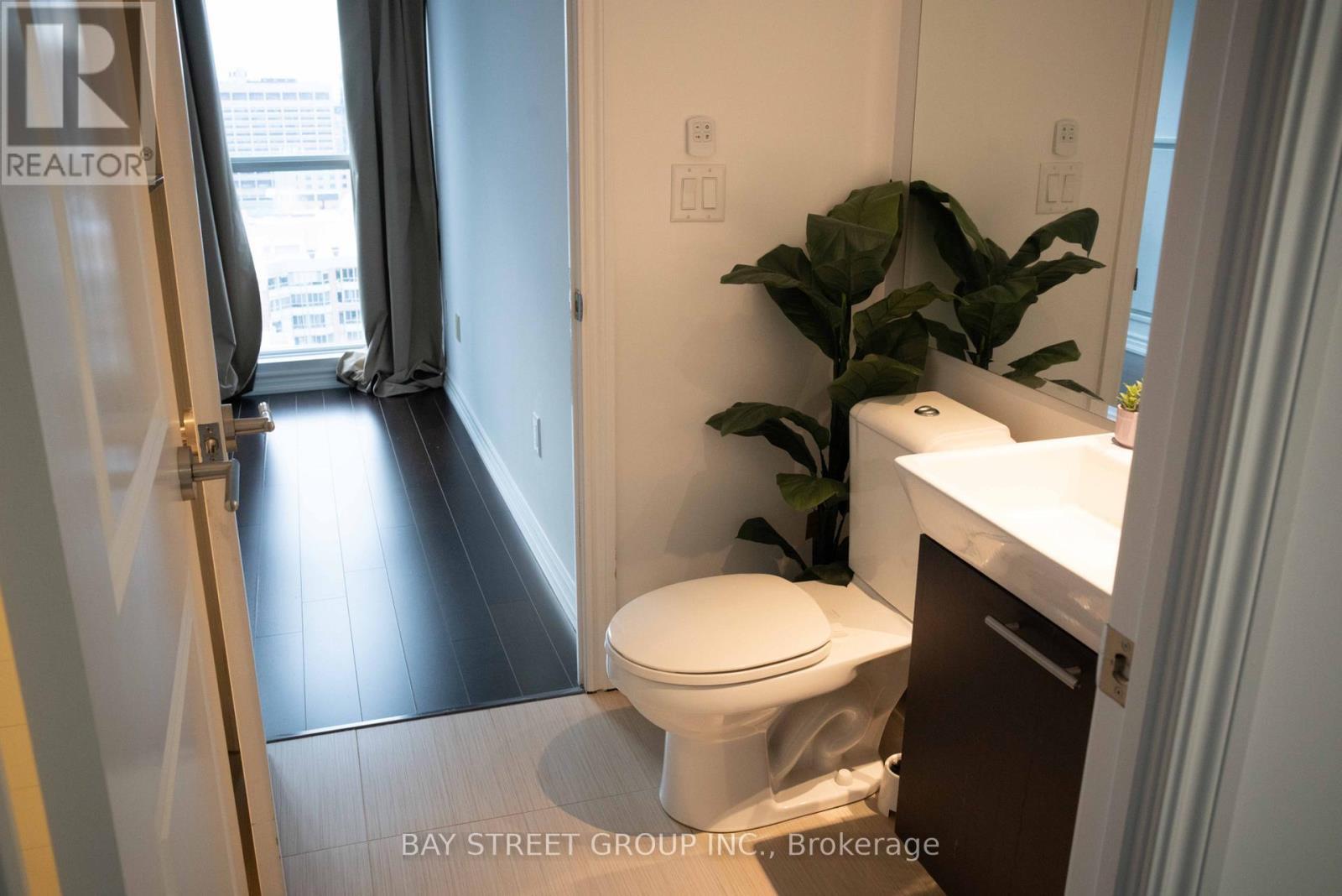 2310 - 386 Yonge Street, Toronto, ON - Indoor Photo Showing Bathroom