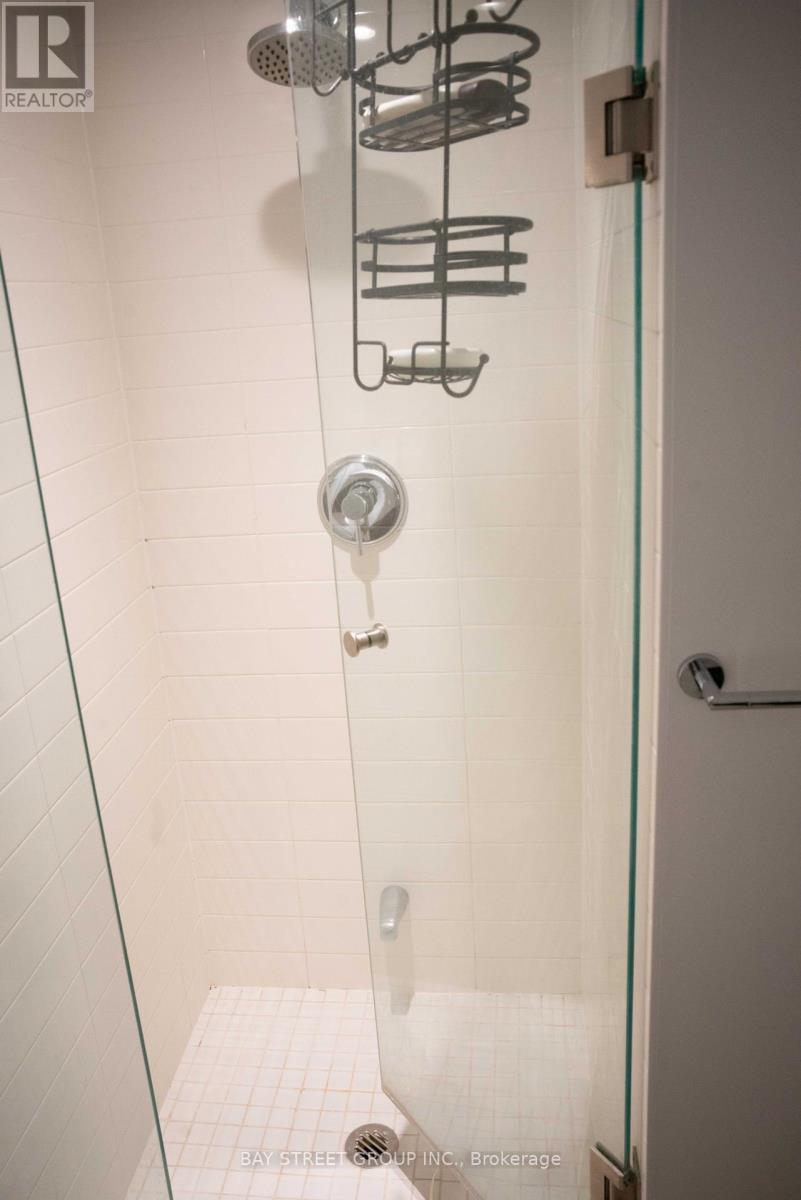 2310 - 386 Yonge Street, Toronto, ON - Indoor Photo Showing Bathroom