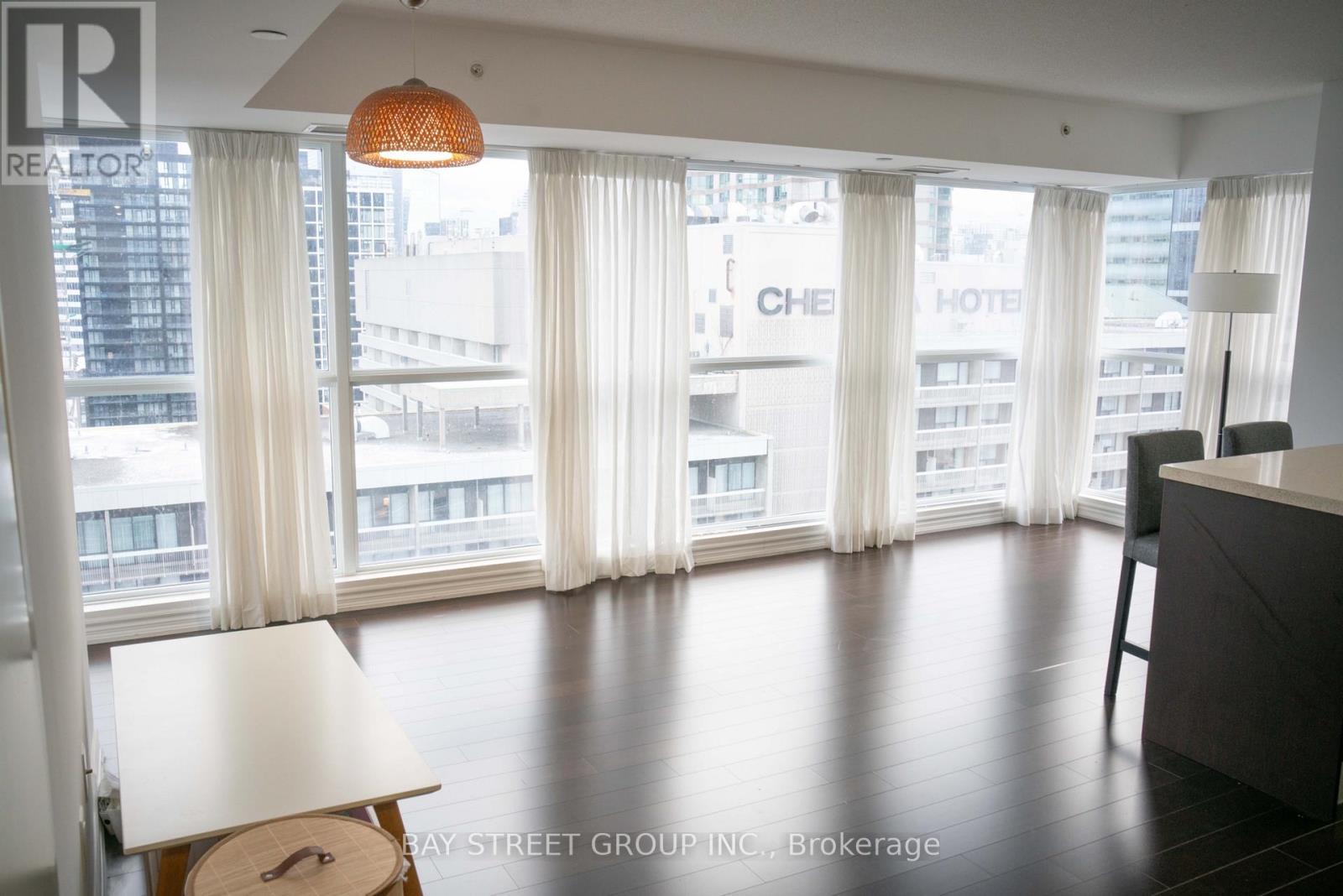 2310 - 386 Yonge Street, Toronto, ON - Indoor