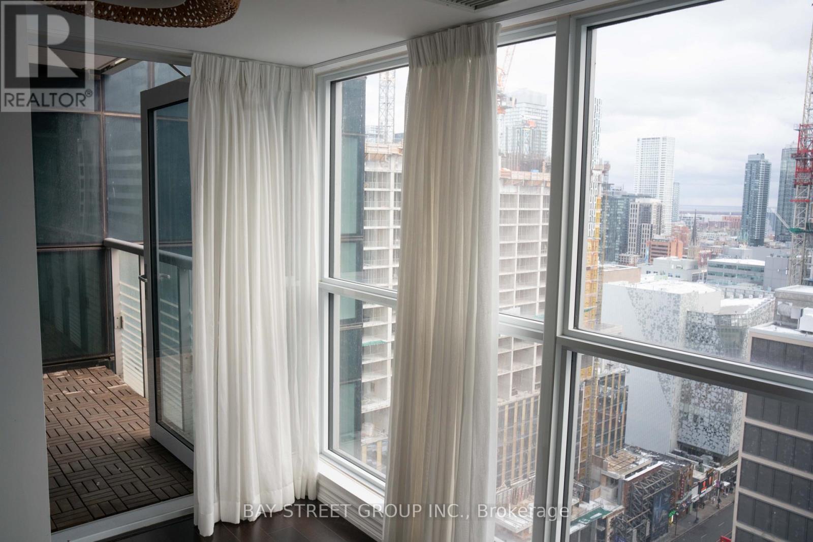 2310 - 386 Yonge Street, Toronto, ON - Indoor Photo Showing Other Room