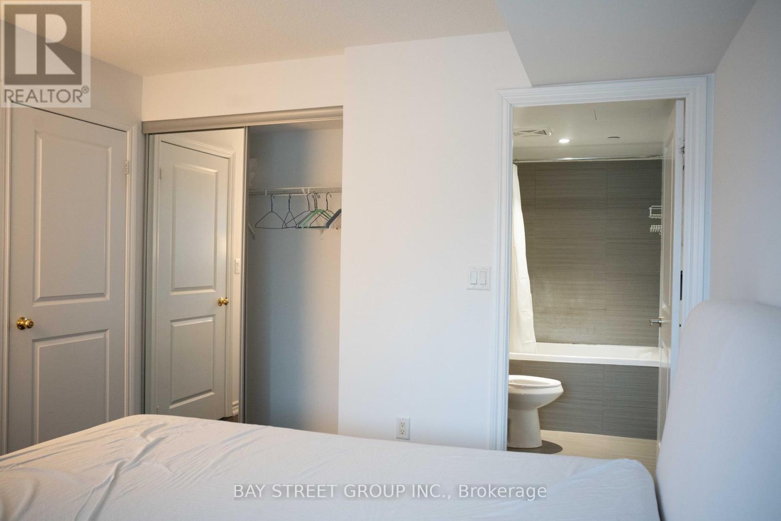 2310 - 386 Yonge Street, Toronto, ON - Indoor Photo Showing Bedroom