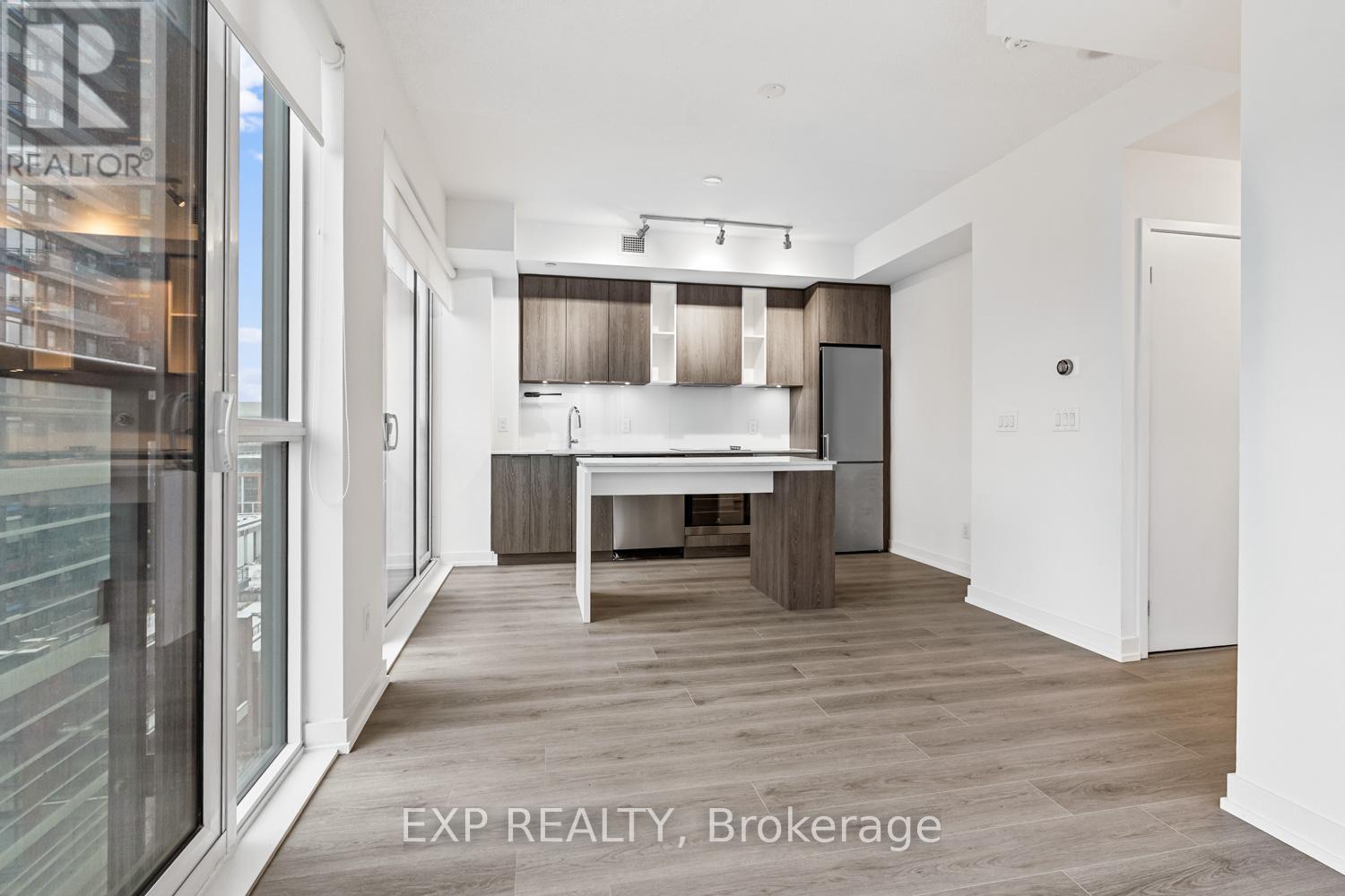 1009 - 200 Sackville Street, Toronto, ON - Indoor Photo Showing Kitchen