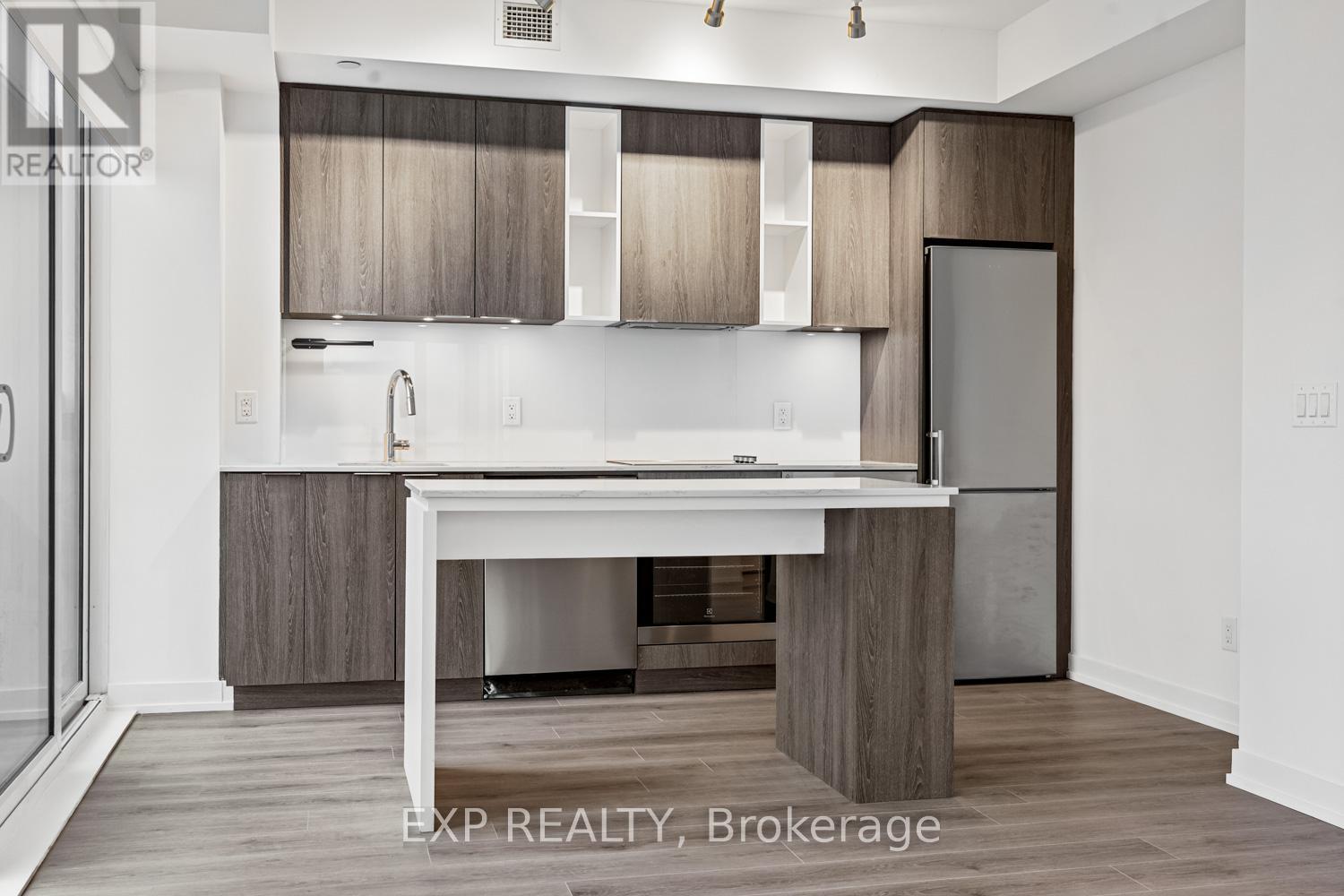 1009 - 200 Sackville Street, Toronto, ON - Indoor Photo Showing Kitchen