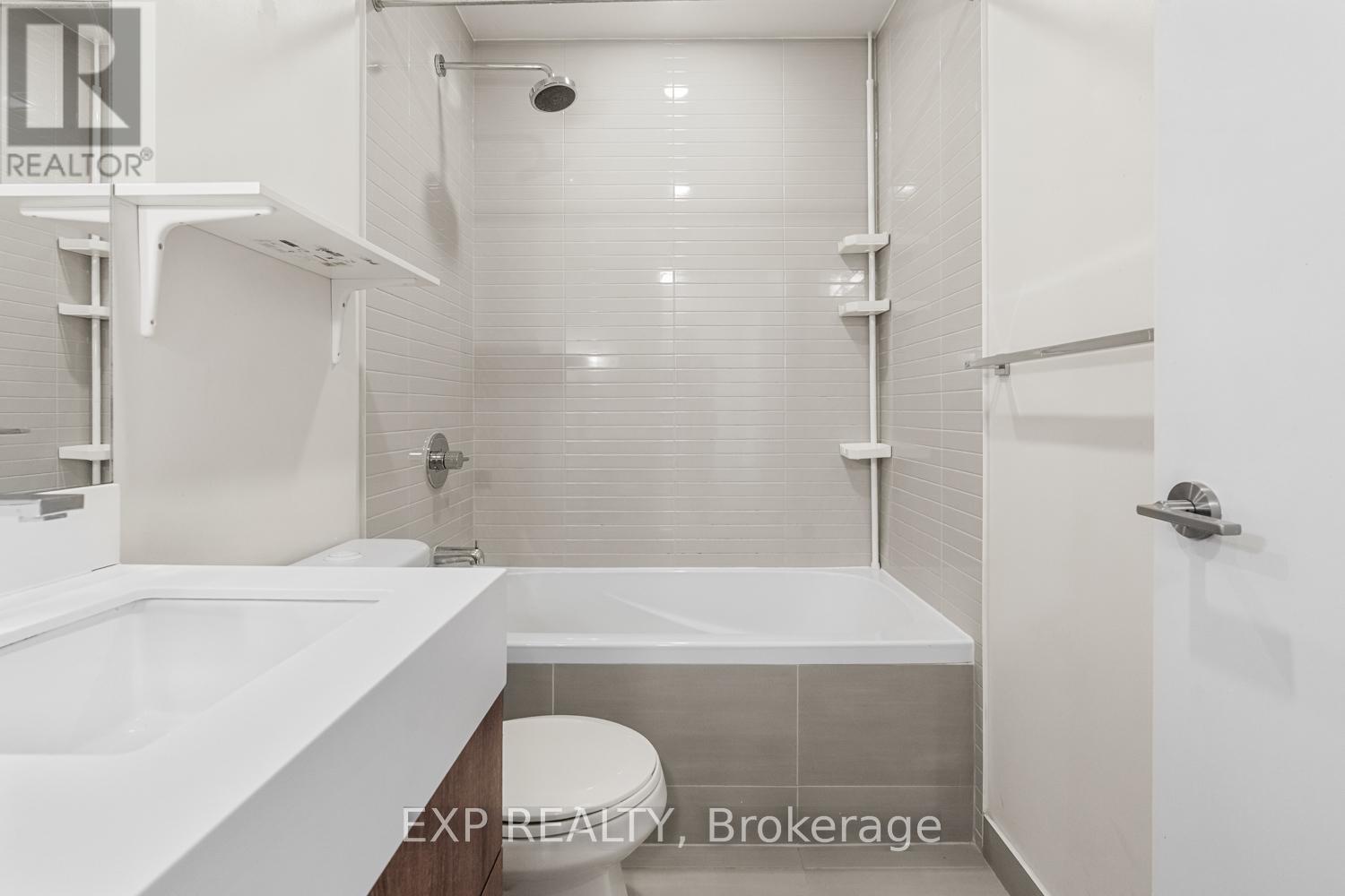 1009 - 200 Sackville Street, Toronto, ON - Indoor Photo Showing Bathroom
