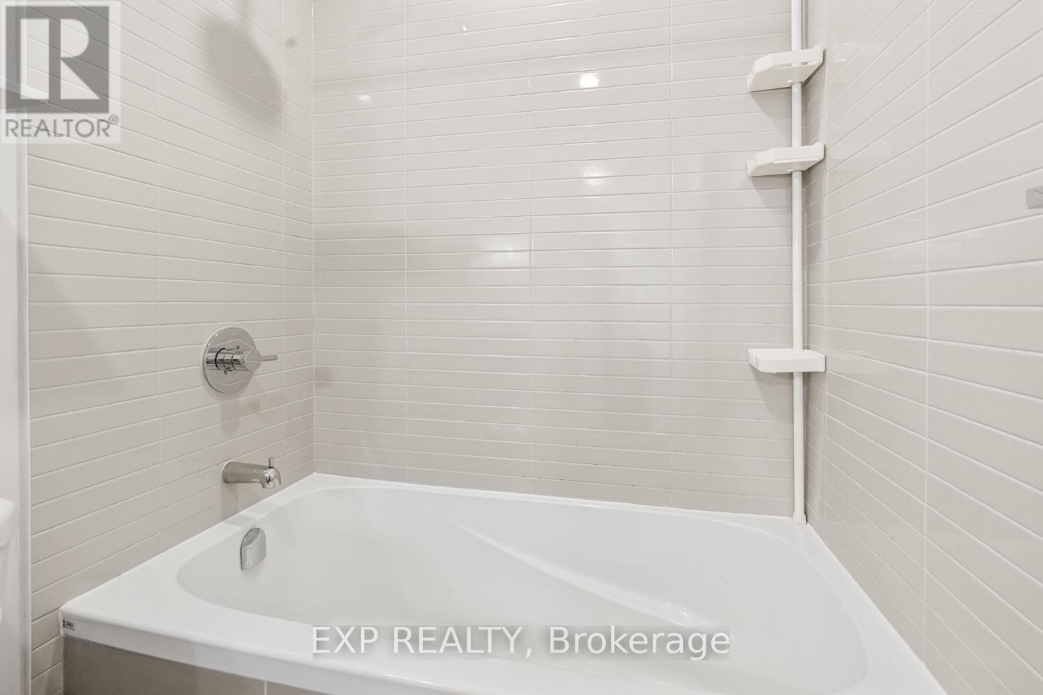 1009 - 200 Sackville Street, Toronto, ON - Indoor Photo Showing Bathroom