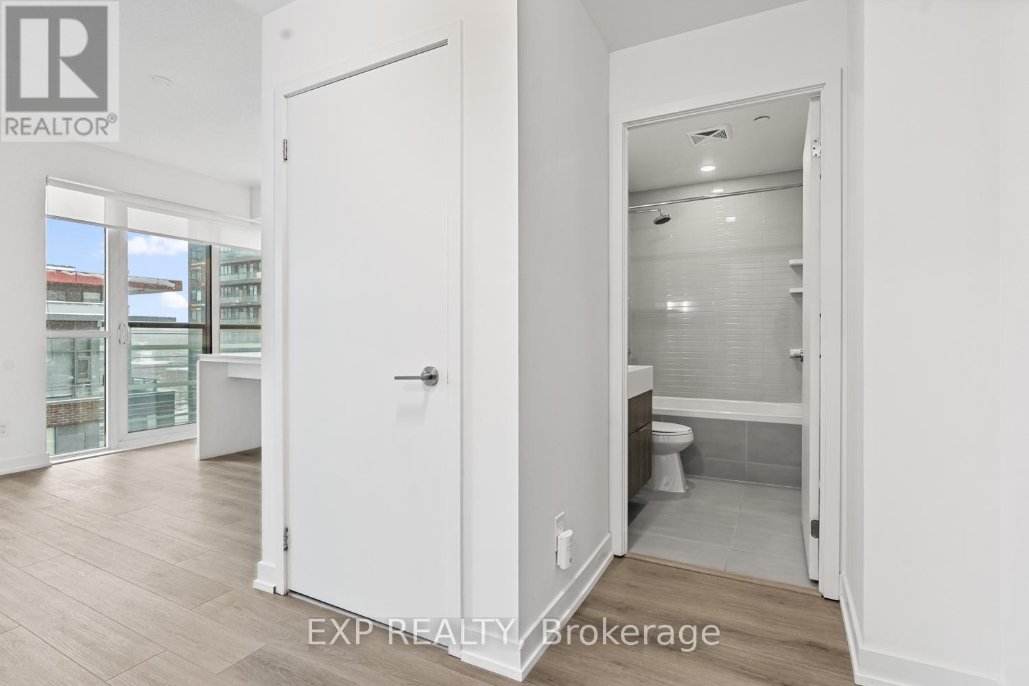 1009 - 200 Sackville Street, Toronto, ON - Indoor Photo Showing Other Room