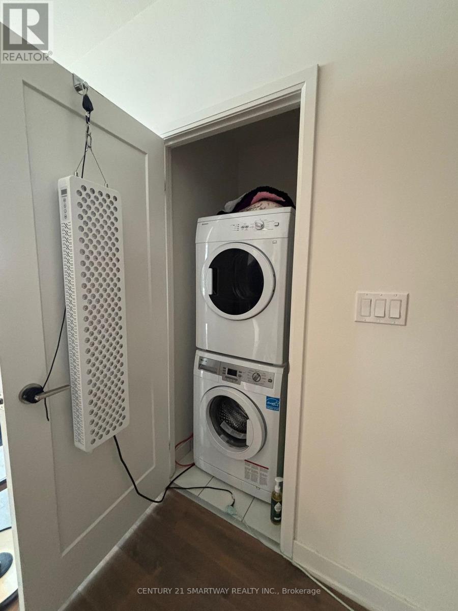 803 - 576 Front Street W, Toronto, ON - Indoor Photo Showing Laundry Room