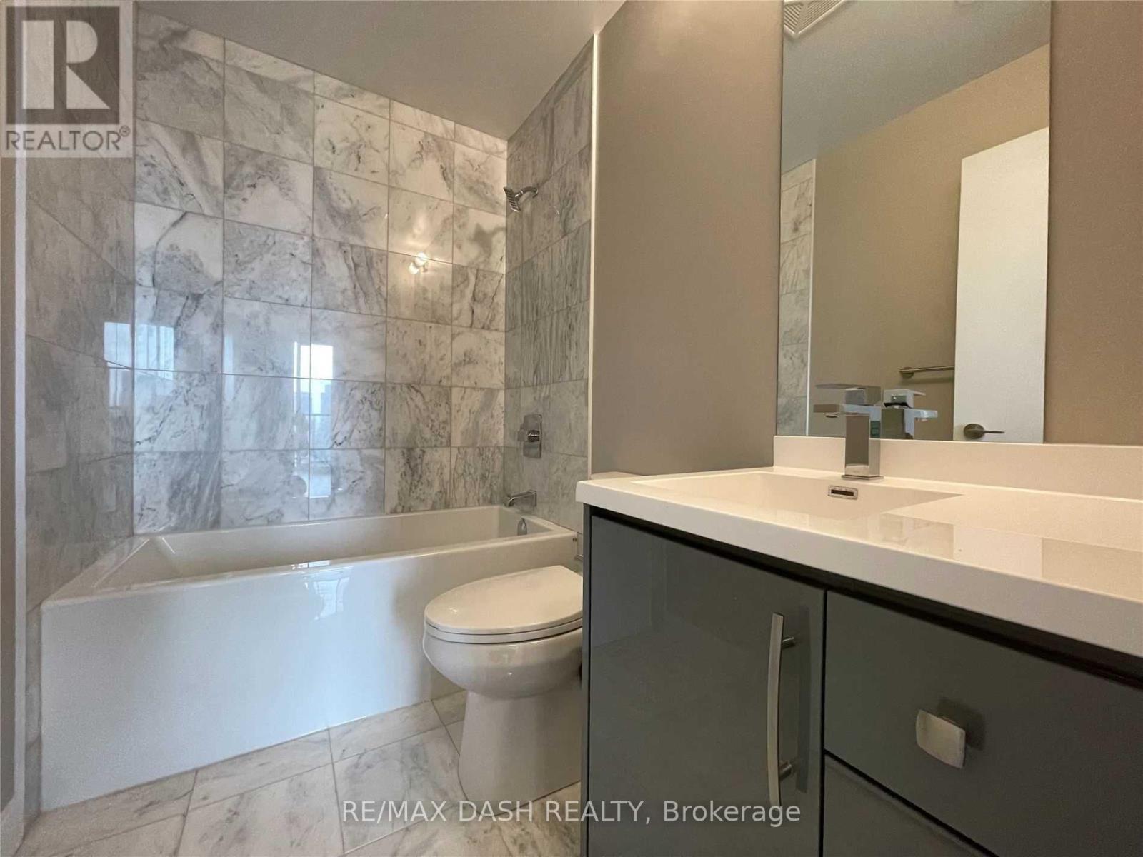 Lph01 - 181 Huron Street, Toronto, ON - Indoor Photo Showing Bathroom