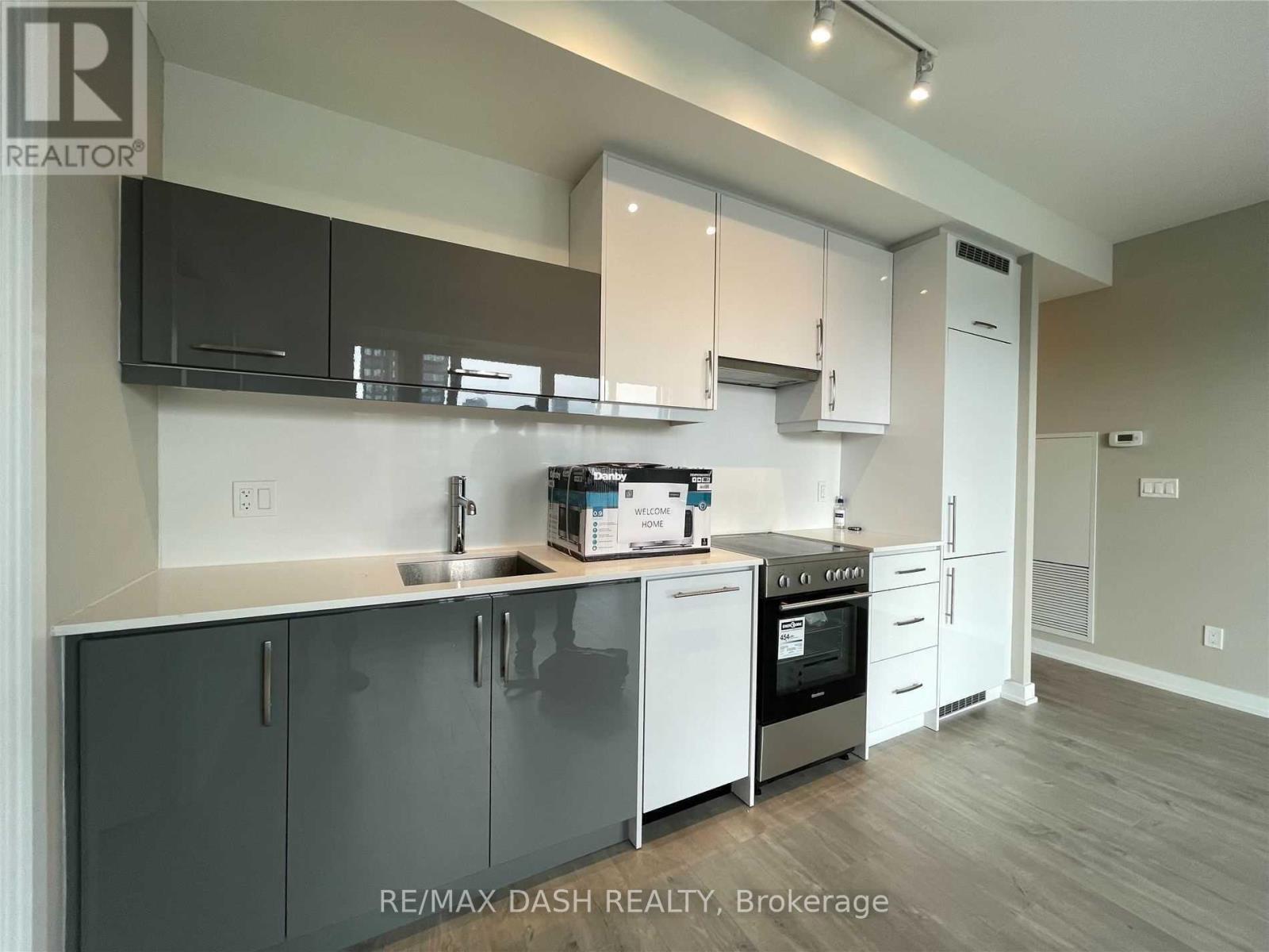 Lph01 - 181 Huron Street, Toronto, ON - Indoor Photo Showing Kitchen
