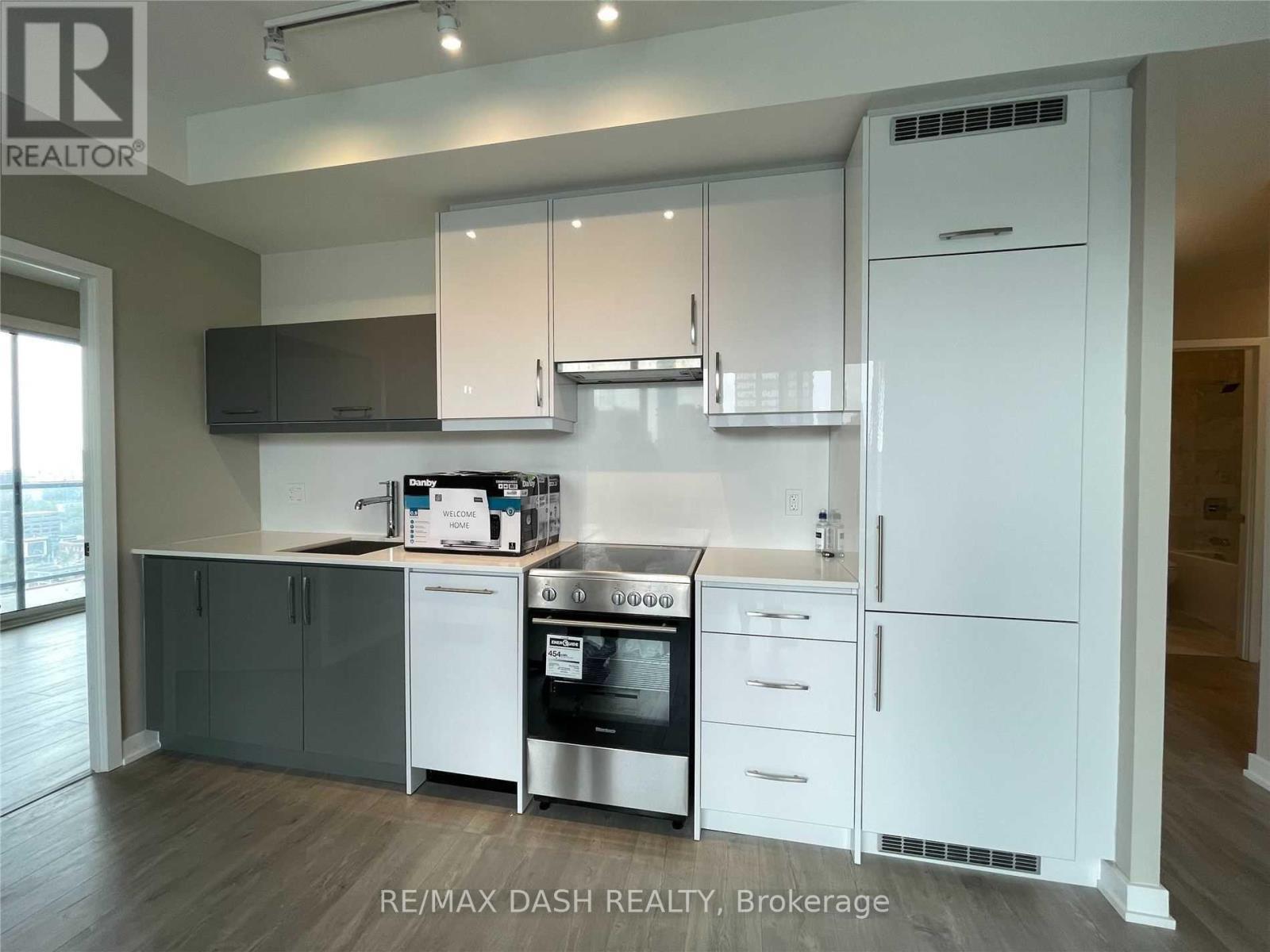 Lph01 - 181 Huron Street, Toronto, ON - Indoor Photo Showing Kitchen