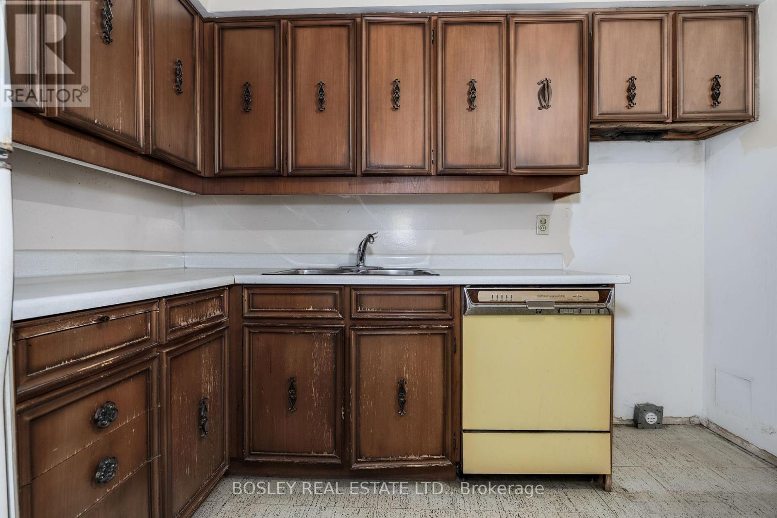 201 - 190 St George Street, Toronto, ON - Indoor Photo Showing Kitchen With Double Sink
