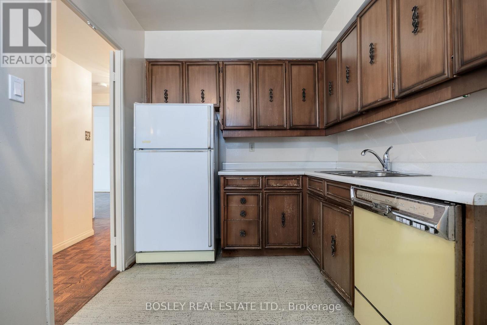 201 - 190 St George Street, Toronto, ON - Indoor Photo Showing Kitchen With Double Sink