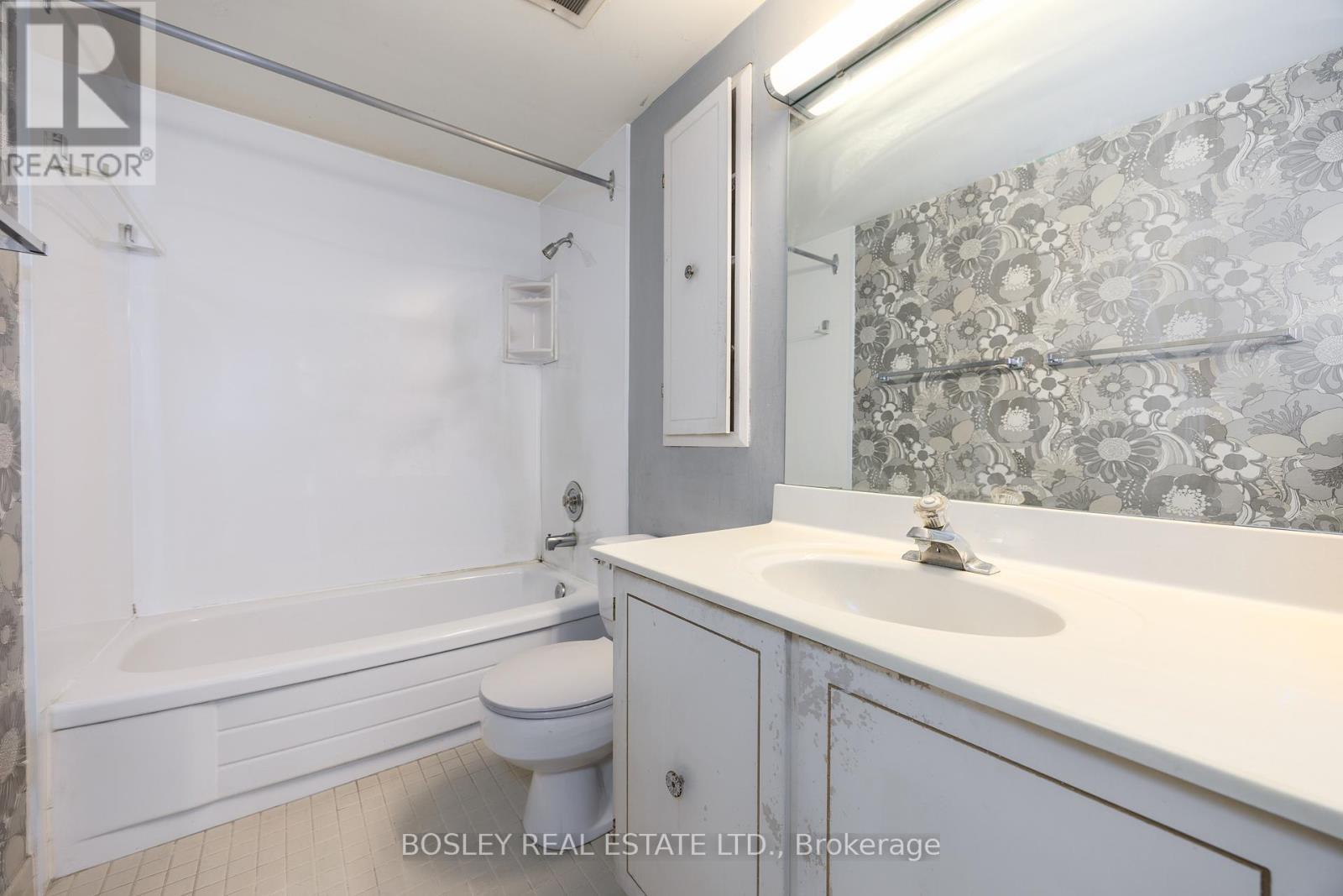 201 - 190 St George Street, Toronto, ON - Indoor Photo Showing Bathroom