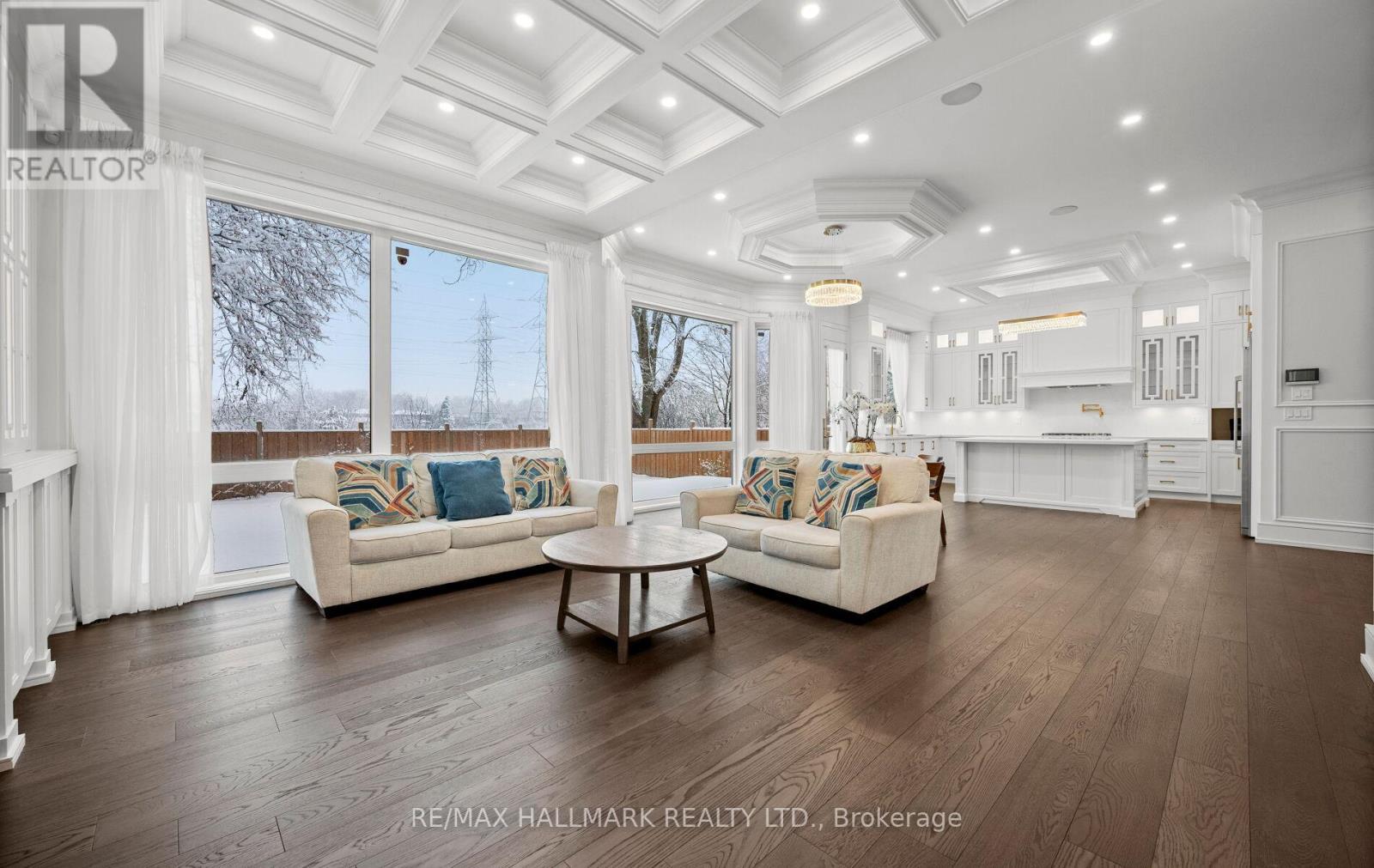 32 Devondale Avenue, Toronto, ON - Indoor Photo Showing Living Room