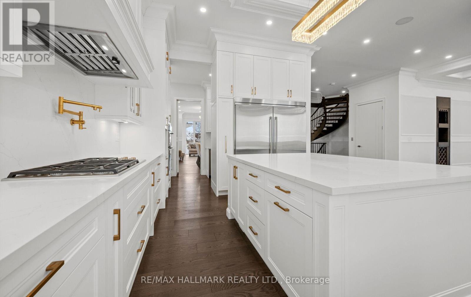 32 Devondale Avenue, Toronto, ON - Indoor Photo Showing Kitchen With Upgraded Kitchen