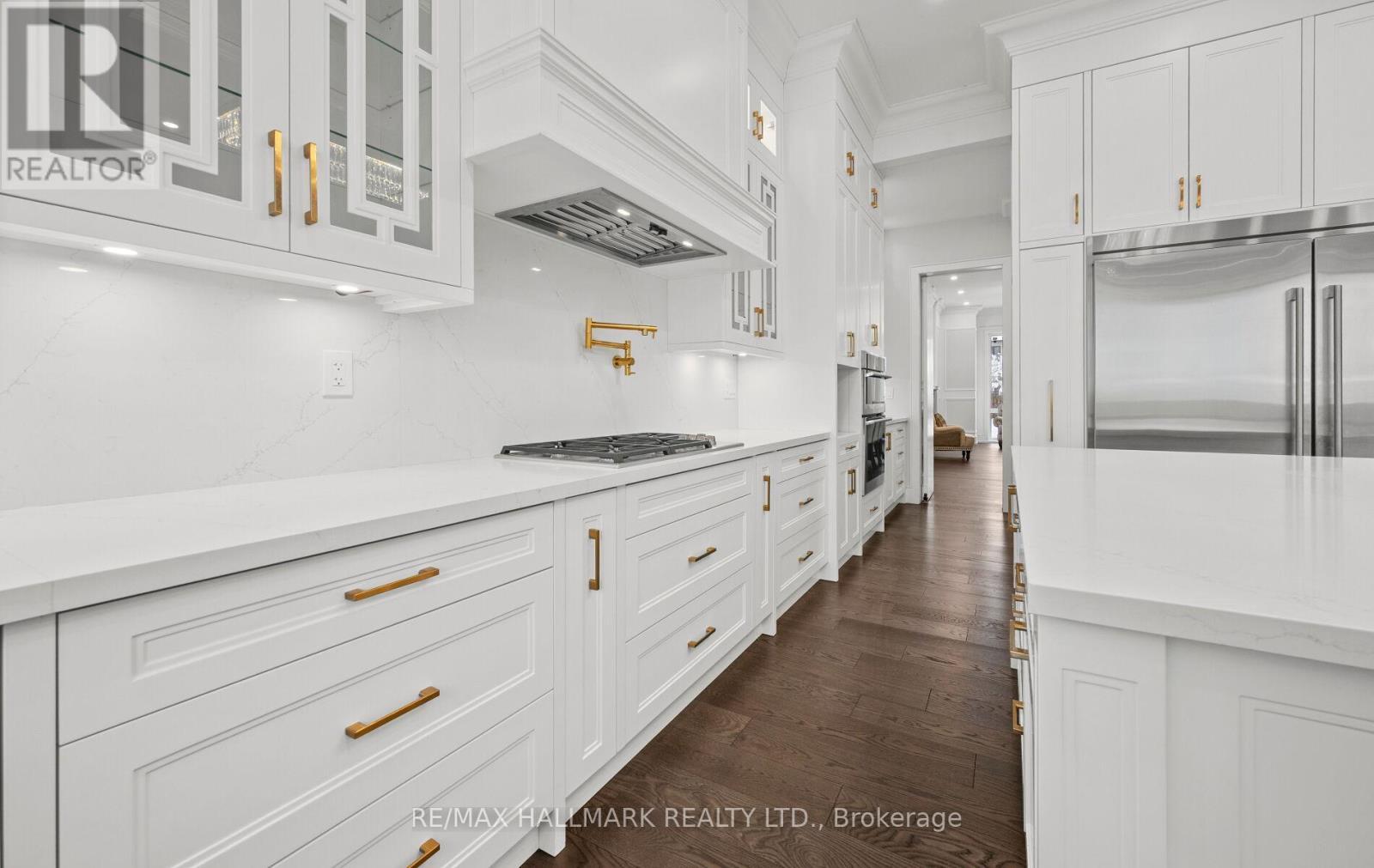 32 Devondale Avenue, Toronto, ON - Indoor Photo Showing Kitchen With Upgraded Kitchen