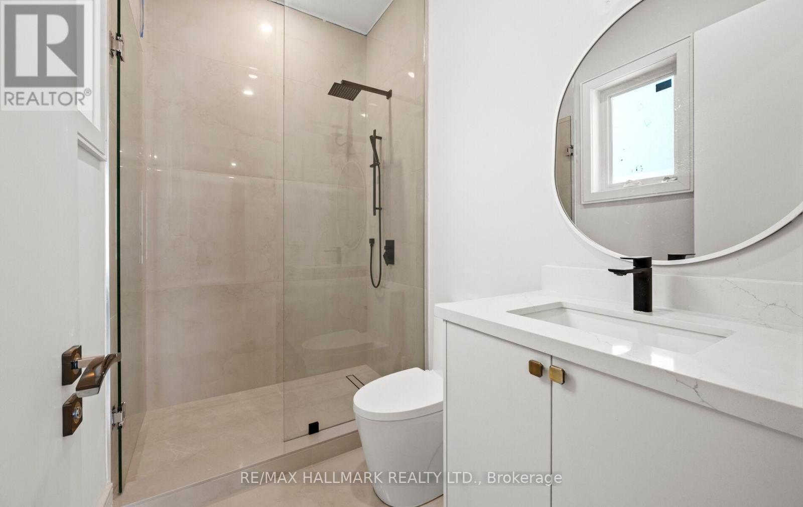 32 Devondale Avenue, Toronto, ON - Indoor Photo Showing Bathroom