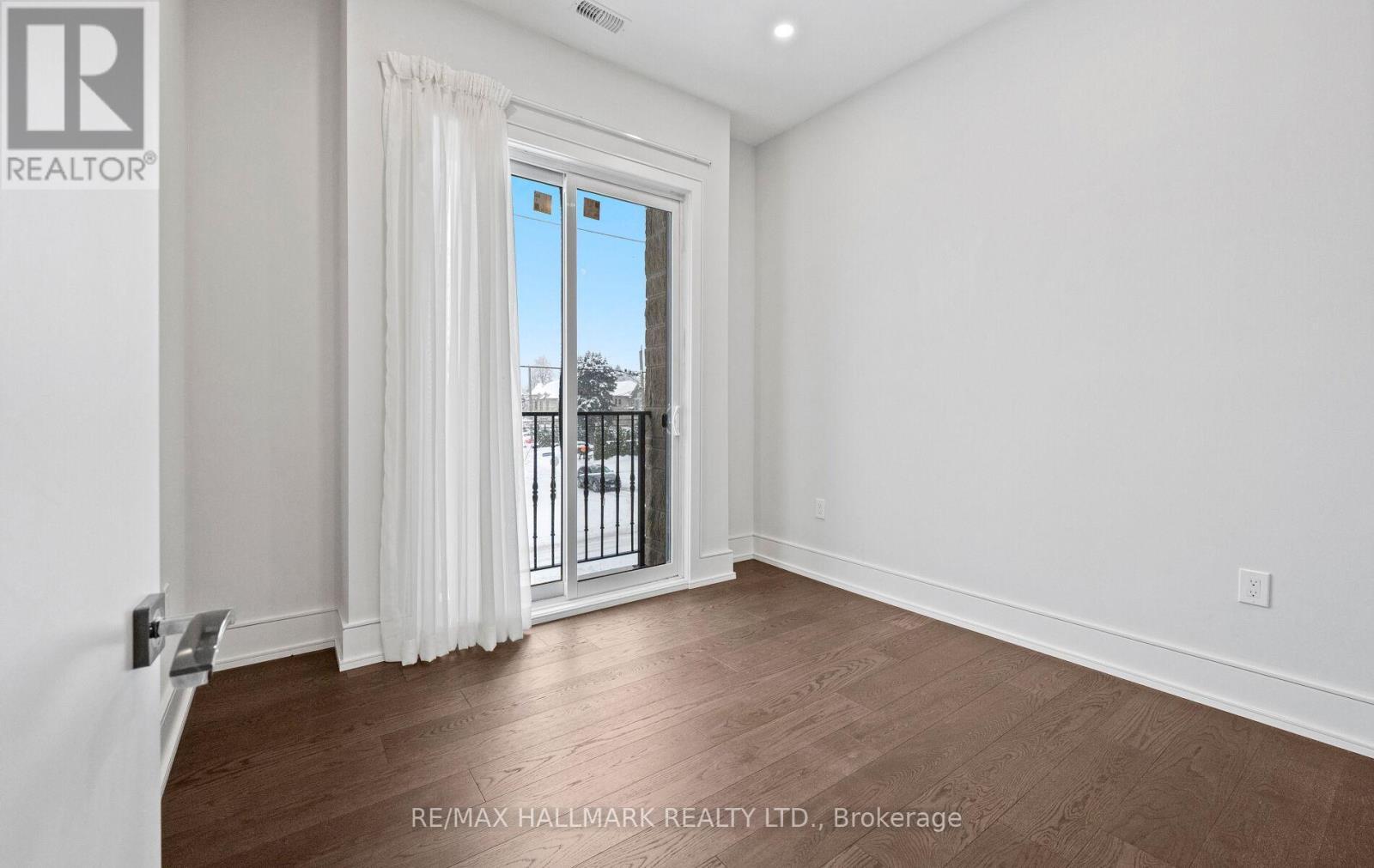 32 Devondale Avenue, Toronto, ON - Indoor Photo Showing Other Room