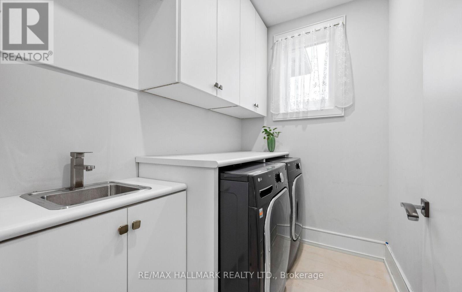 32 Devondale Avenue, Toronto, ON - Indoor Photo Showing Laundry Room