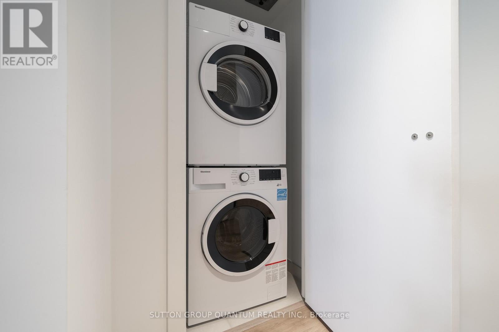 1607 - 319 Jarvis Street, Toronto, ON - Indoor Photo Showing Laundry Room