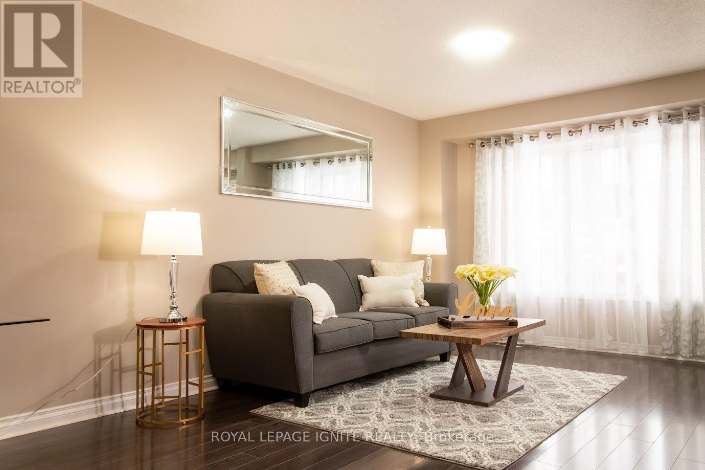 47 Tabaret Crescent, Oshawa, ON - Indoor Photo Showing Living Room