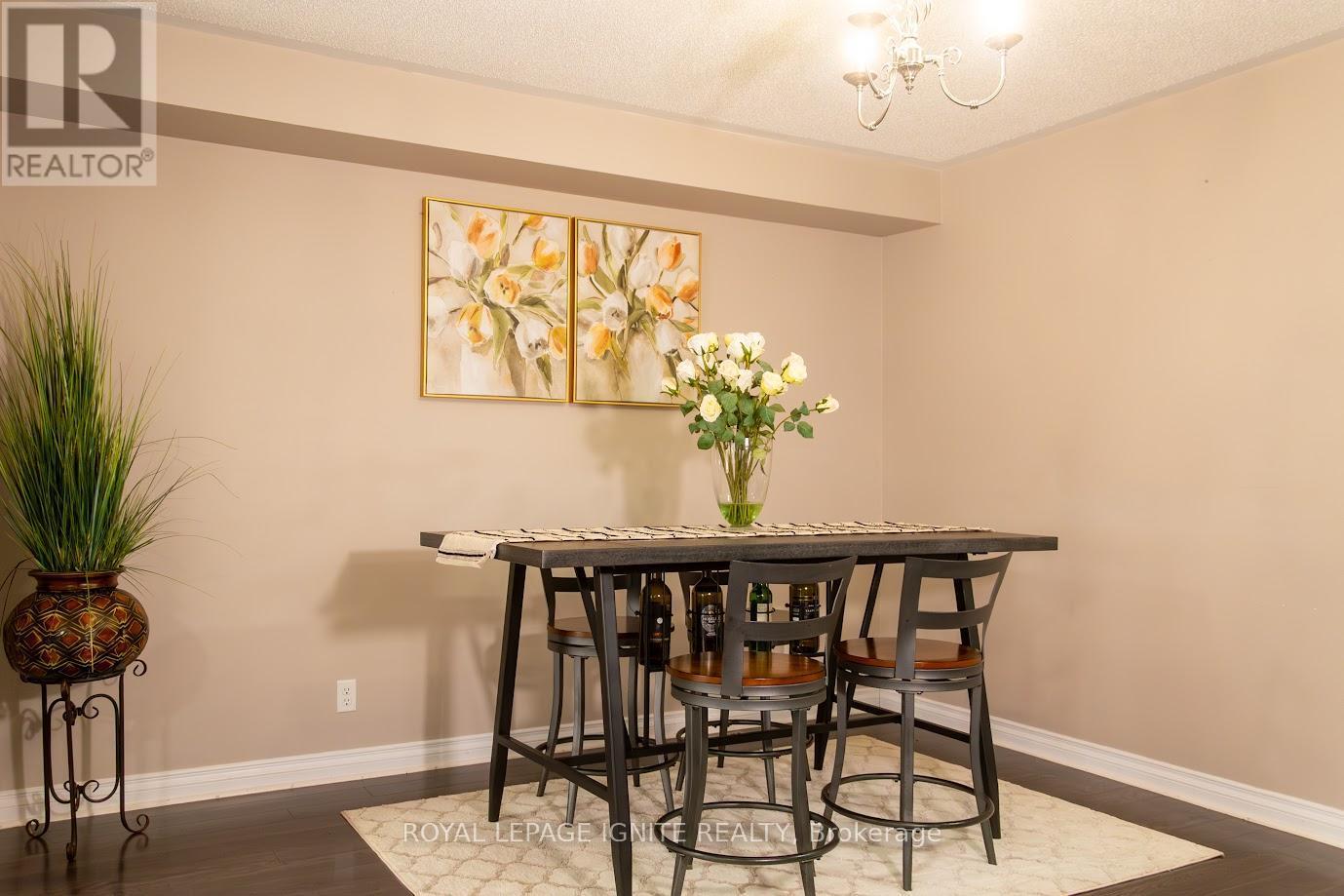 47 Tabaret Crescent, Oshawa, ON - Indoor Photo Showing Dining Room