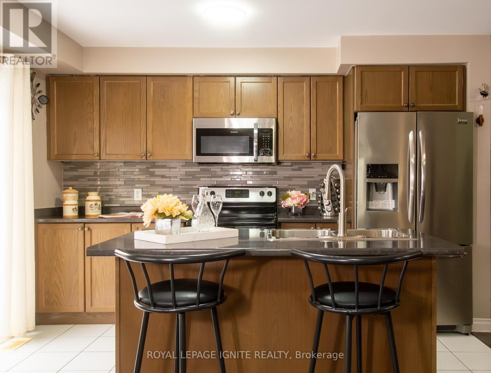 47 Tabaret Crescent, Oshawa, ON - Indoor Photo Showing Kitchen With Stainless Steel Kitchen With Double Sink