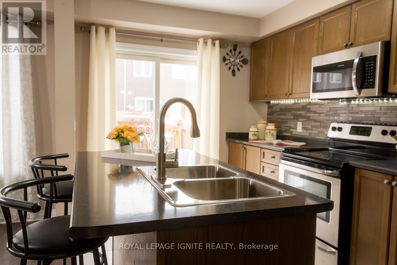47 Tabaret Crescent, Oshawa, ON - Indoor Photo Showing Kitchen With Double Sink