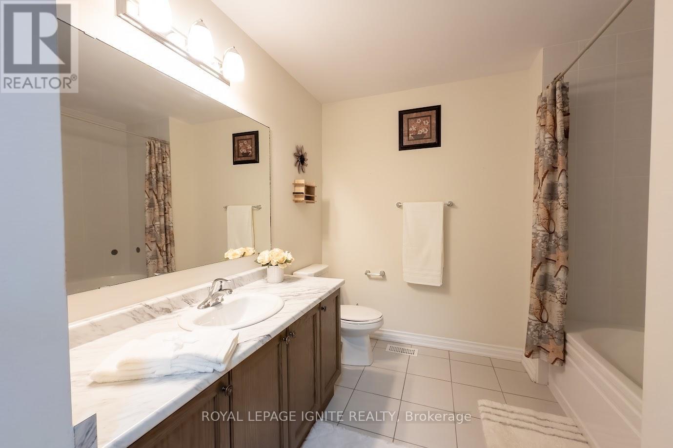 47 Tabaret Crescent, Oshawa, ON - Indoor Photo Showing Bathroom