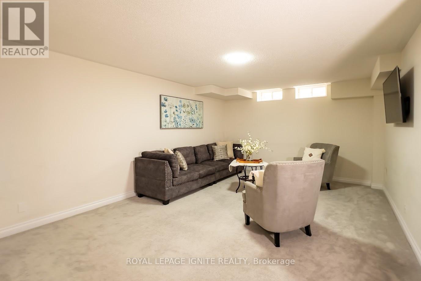 47 Tabaret Crescent, Oshawa, ON - Indoor Photo Showing Other Room