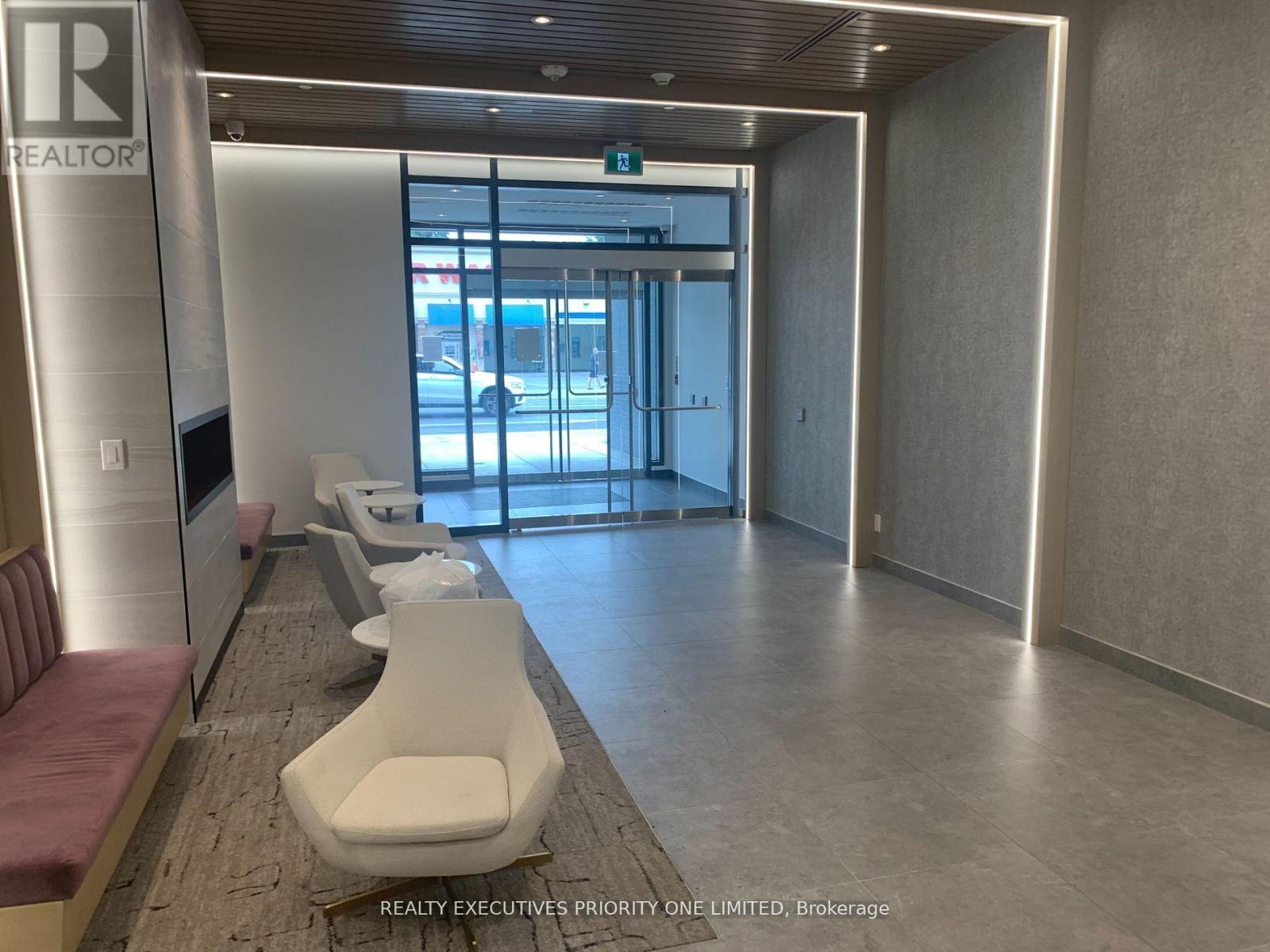 407 - 2369 Danforth Avenue, Toronto, ON - Indoor Photo Showing Other Room