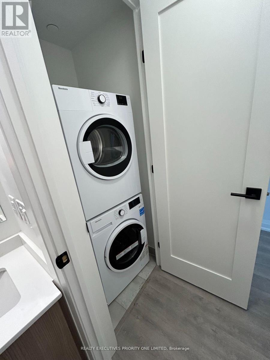 407 - 2369 Danforth Avenue, Toronto, ON - Indoor Photo Showing Laundry Room