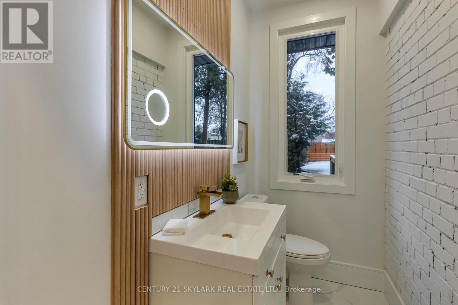 208 Gainsborough Road, Toronto, ON - Indoor Photo Showing Bathroom