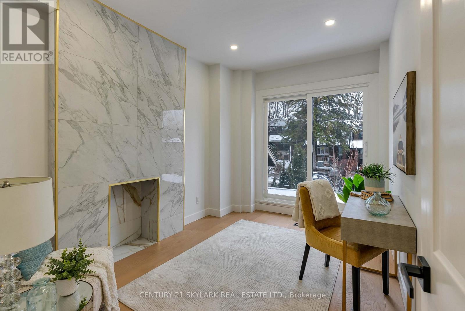 208 Gainsborough Road, Toronto, ON - Indoor