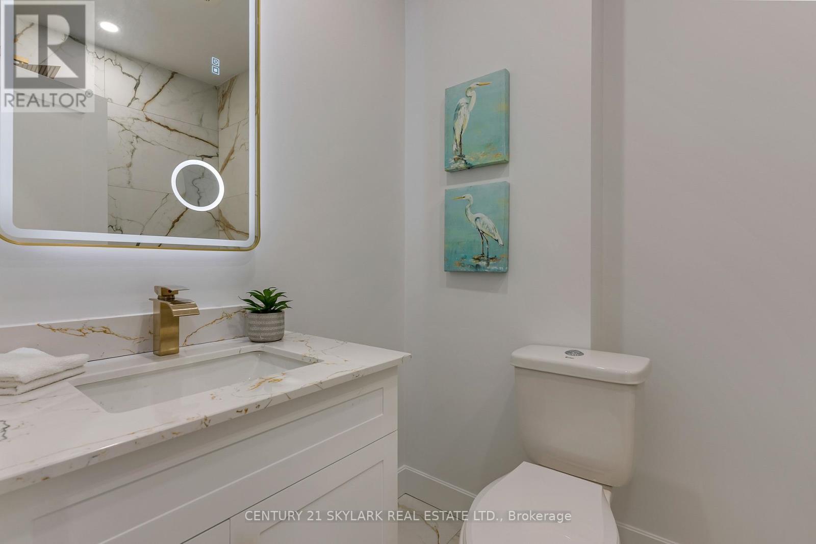 208 Gainsborough Road, Toronto, ON - Indoor Photo Showing Bathroom