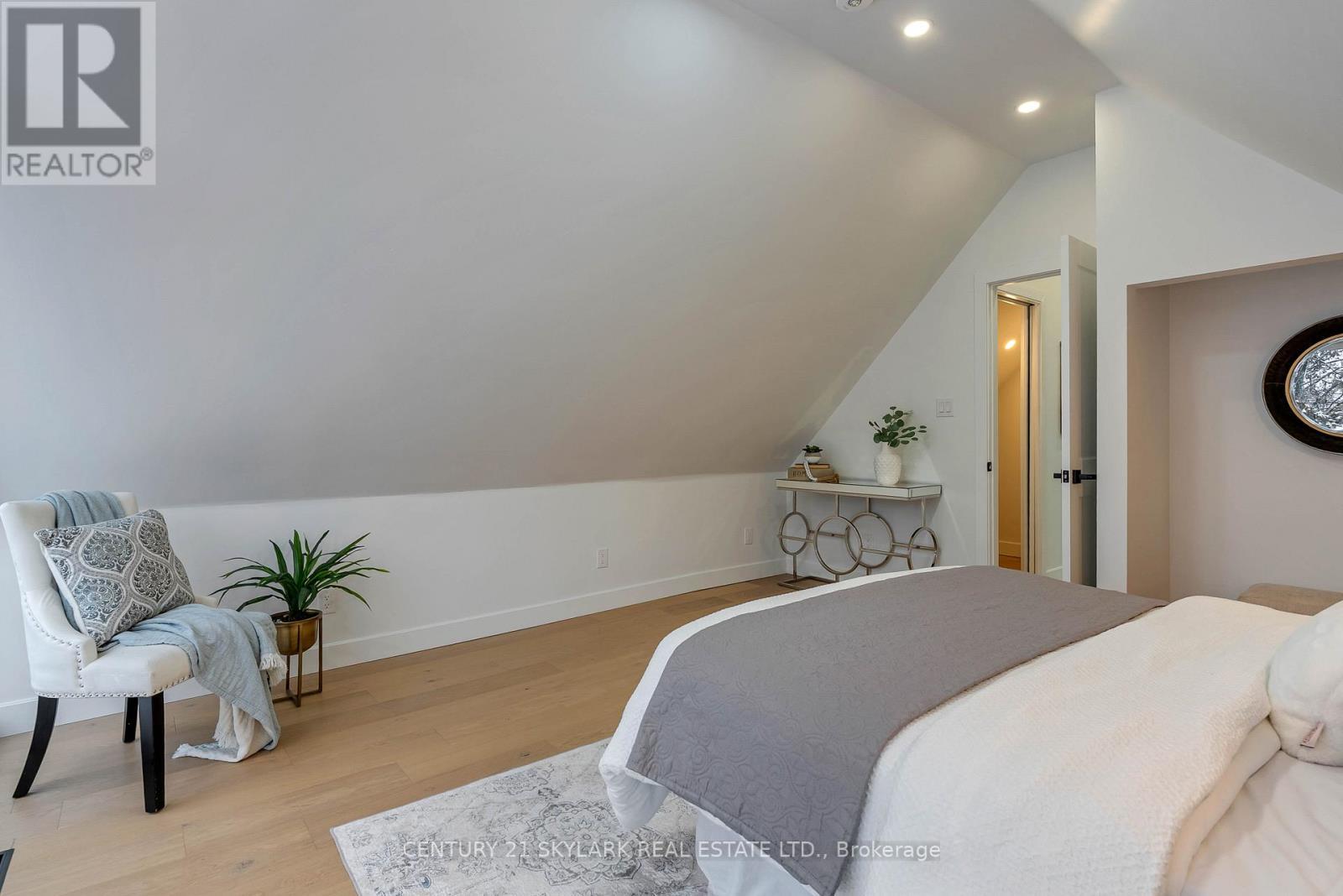 208 Gainsborough Road, Toronto, ON - Indoor Photo Showing Bedroom