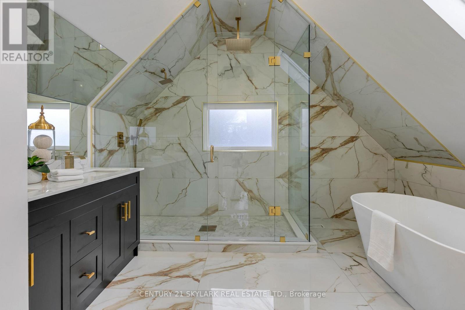 208 Gainsborough Road, Toronto, ON - Indoor Photo Showing Bathroom