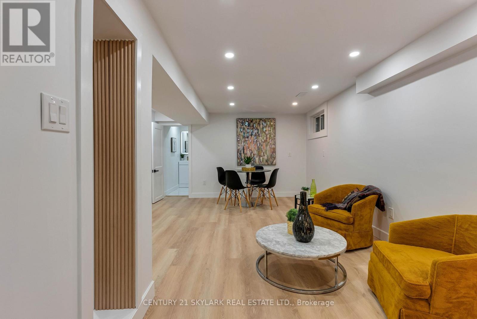 208 Gainsborough Road, Toronto, ON - Indoor