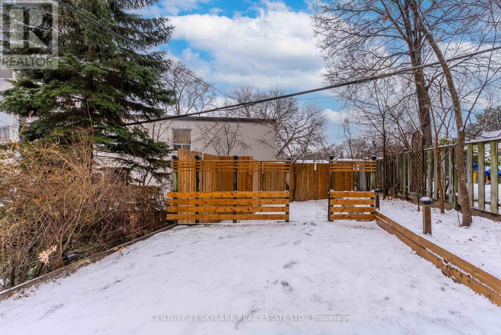 208 Gainsborough Road, Toronto, ON - Outdoor